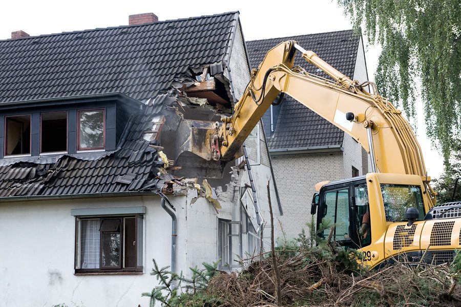 Wohnungsräumung - Abriss des alten Wohngebäudes