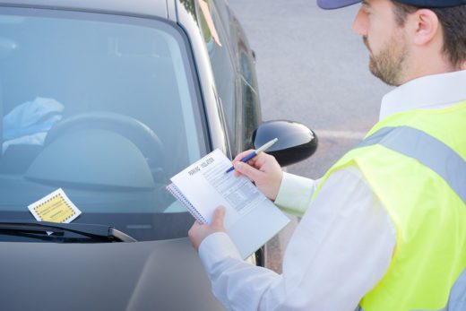 Verbotswidriges Parken eines Miteigentümers im Zufahrtsbereich - Unterlassungsklage