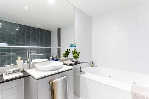 Mietwohnung - Kein Anspruch auf Luxus-Badezimmermöbel nach Sanierung