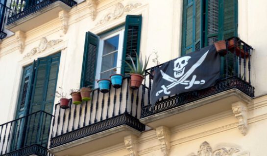 Beeinträchtigung der Vermieterinteressen und Gebrauchsrecht des Mieters bei Piratenfahne