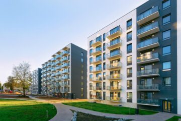 Anfechtung von WEG-Beschluss – Einhausung von Balkonen sowie über Kostenverteilung