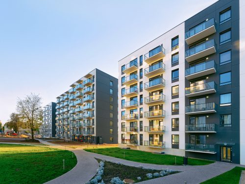 Anfechtung von WEG-Beschluss - Einhausung von Balkonen sowie über Kostenverteilung