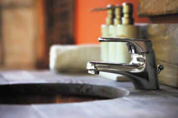 Mieter – Schadensersatzpflicht bei verrosteter Badezimmerarmatur und Abplatzungen in Badewanne