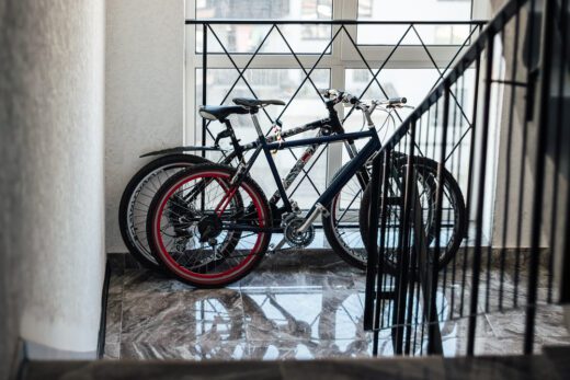 Fahrradtransport durch das Treppenhaus eines Mietshauses - Unterlassungsanspruch