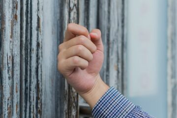 Fristlose Mietvertragskündigung wegen Hausfriedenstörung durch obszöne Beschimpfungen